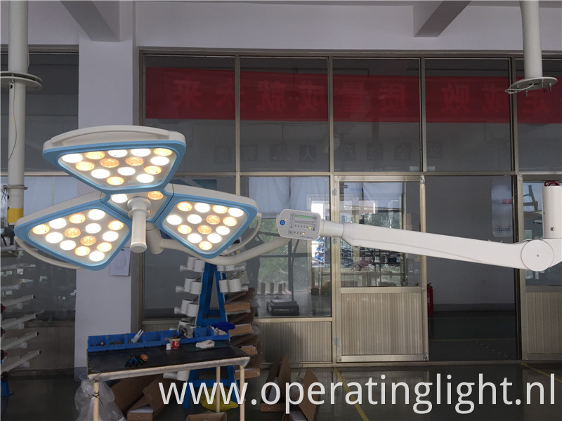 Mobile Operating Light 3